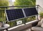 Balkonkraftwerk mit zwei Solarmodulen am Balkon montiert zur Stromerzeugung